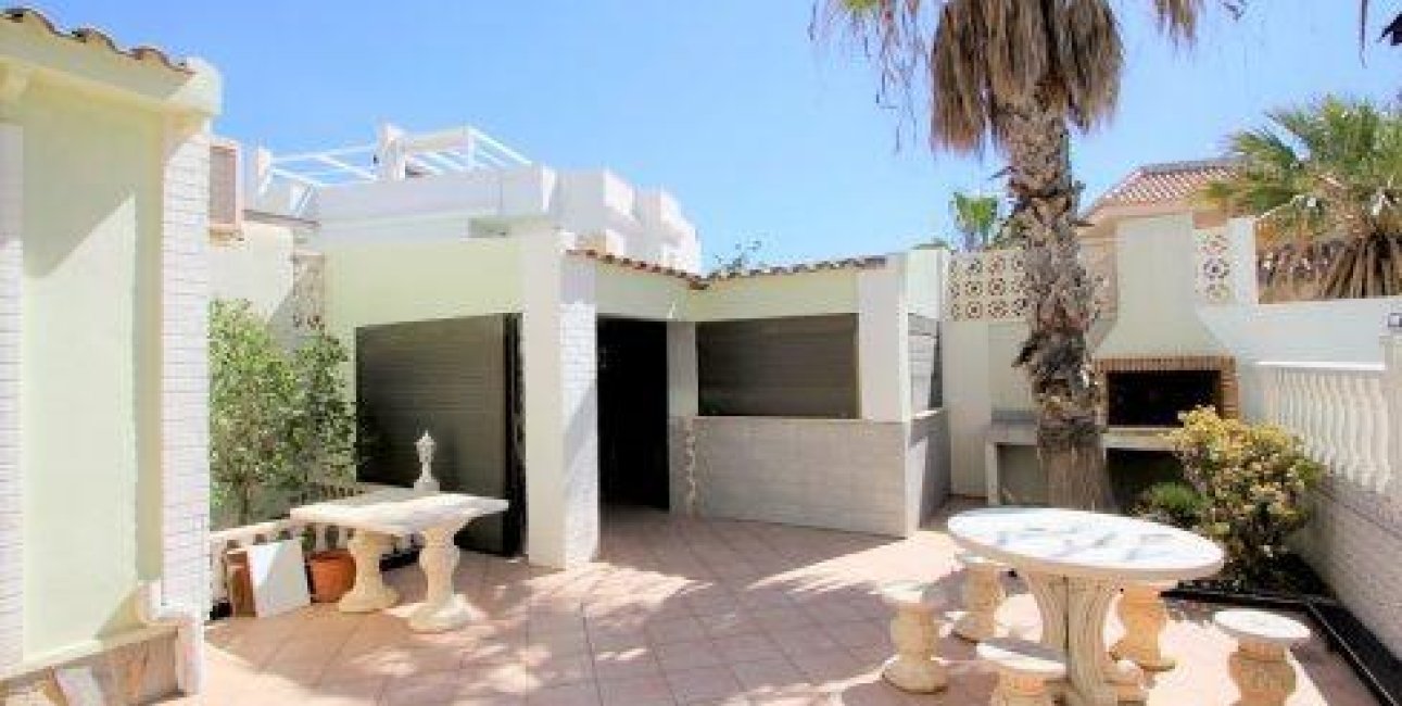 Resale - Villa -
Orihuela Costa - Villamartín