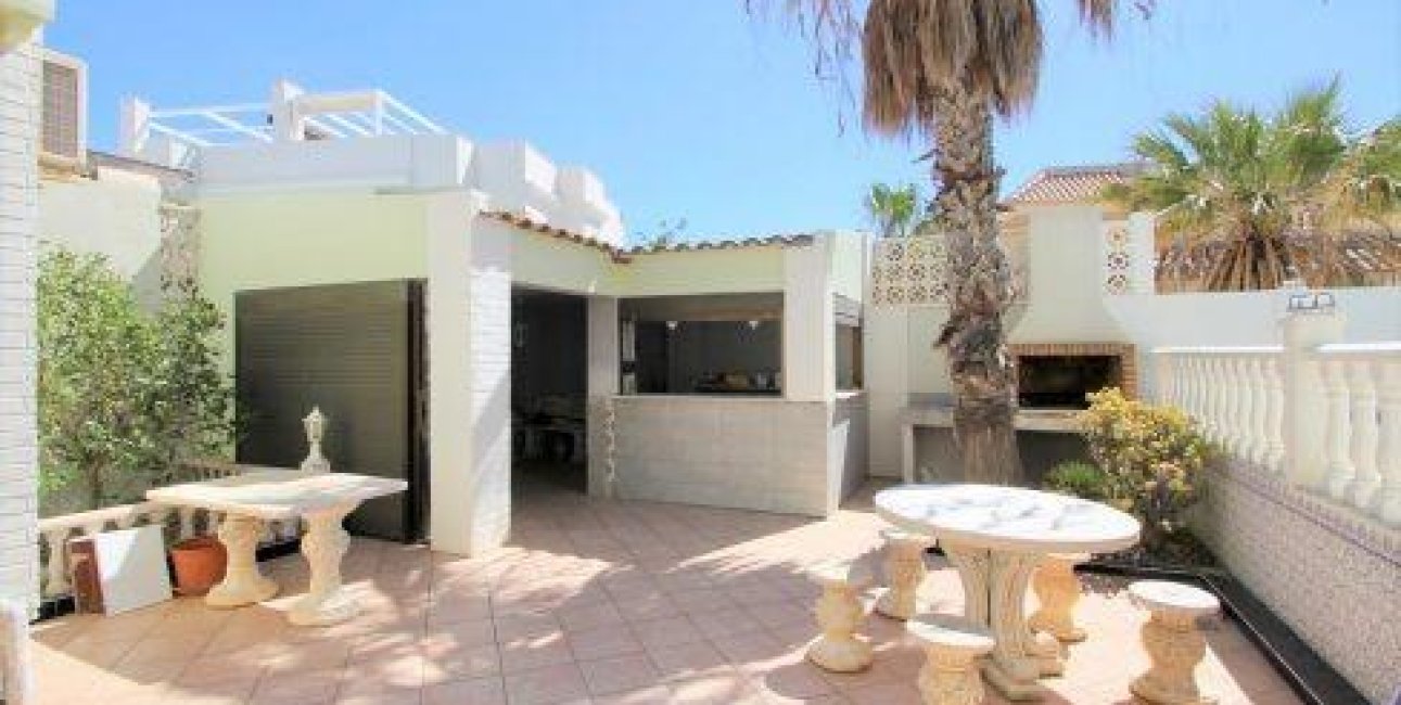 Resale - Villa -
Orihuela Costa - Villamartín