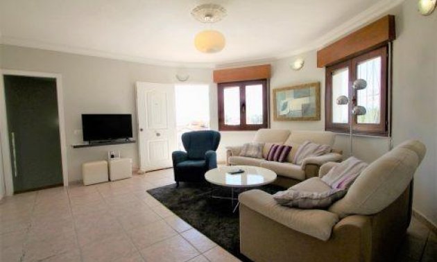 Resale - Villa -
Orihuela Costa - Villamartín