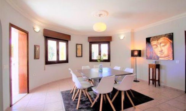 Resale - Villa -
Orihuela Costa - Villamartín