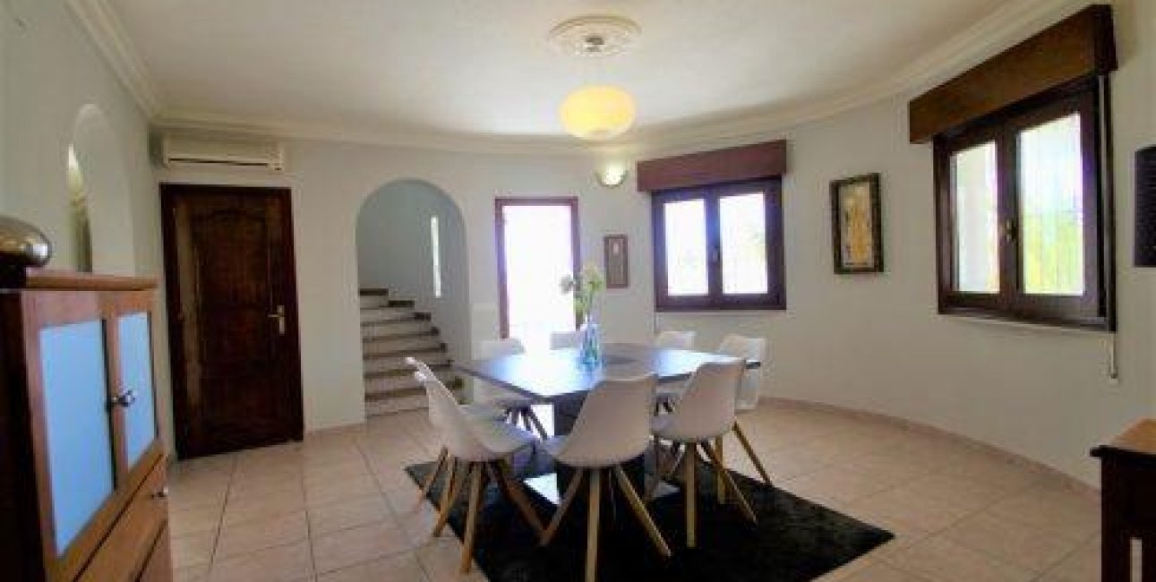 Resale - Villa -
Orihuela Costa - Villamartín