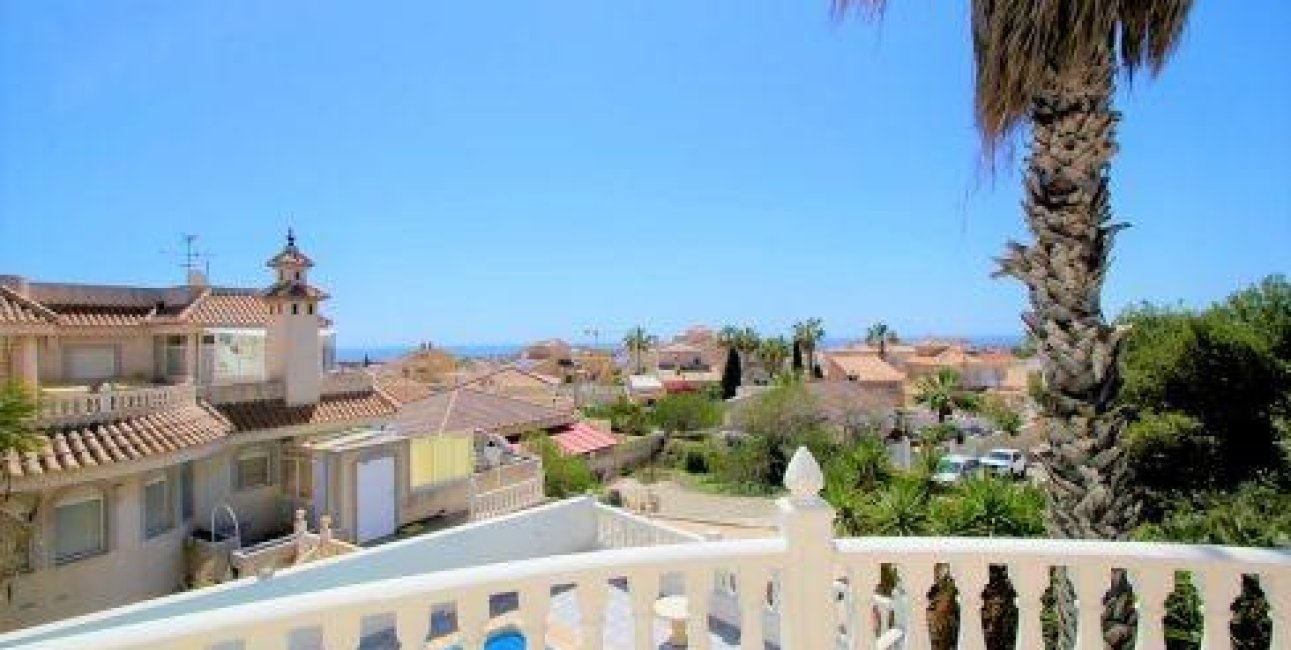 Resale - Villa -
Orihuela Costa - Villamartín