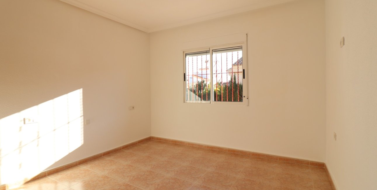 Resale - Villa -
Algorfa - Montemar