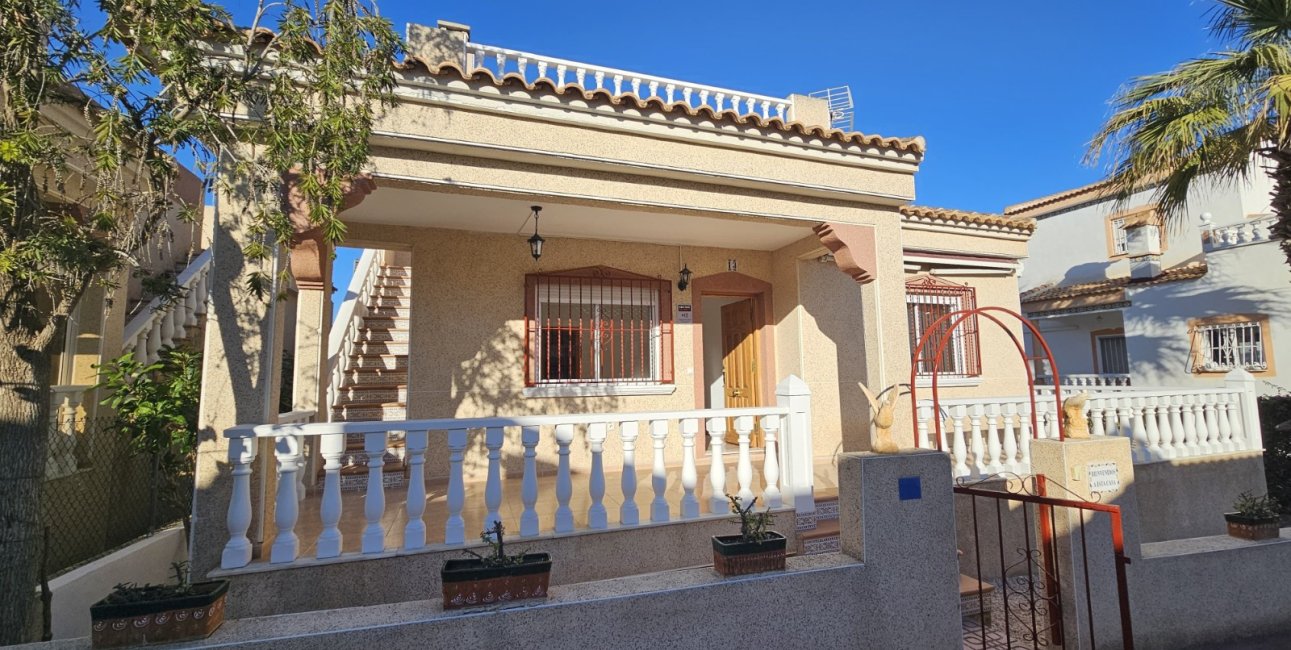 Resale - Villa -
Algorfa - Montemar