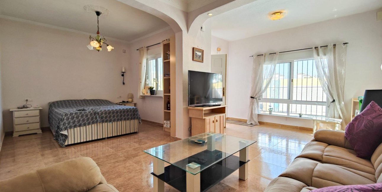 Resale - Villa -
Torrevieja - Los Frutales