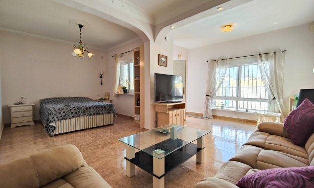 Resale - Villa -
Torrevieja - Los Frutales