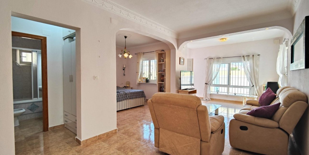 Resale - Villa -
Torrevieja - Los Frutales