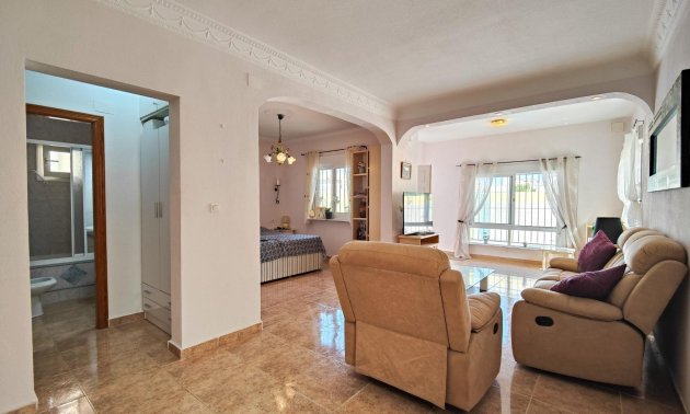 Resale - Villa -
Torrevieja - Los Frutales