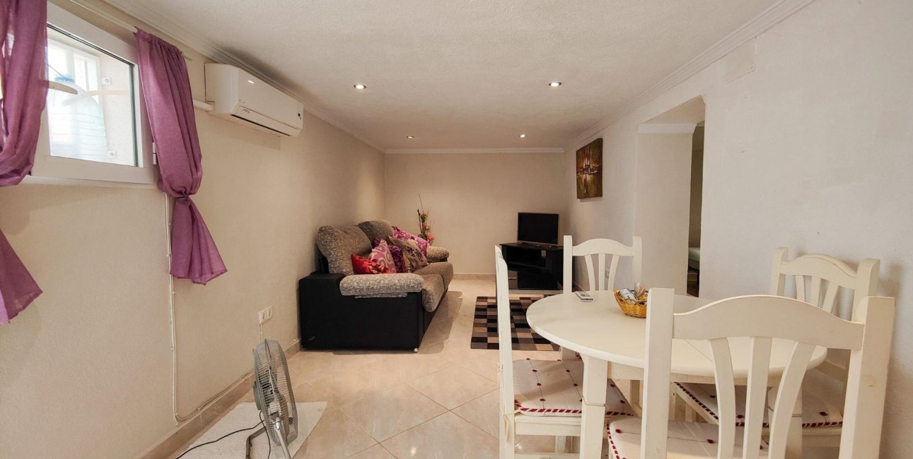 Resale - Villa -
Torrevieja - Los Frutales