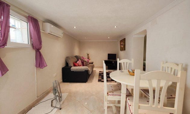 Resale - Villa -
Torrevieja - Los Frutales