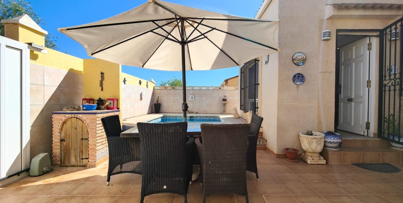 Resale - Villa -
Torrevieja - Los Frutales