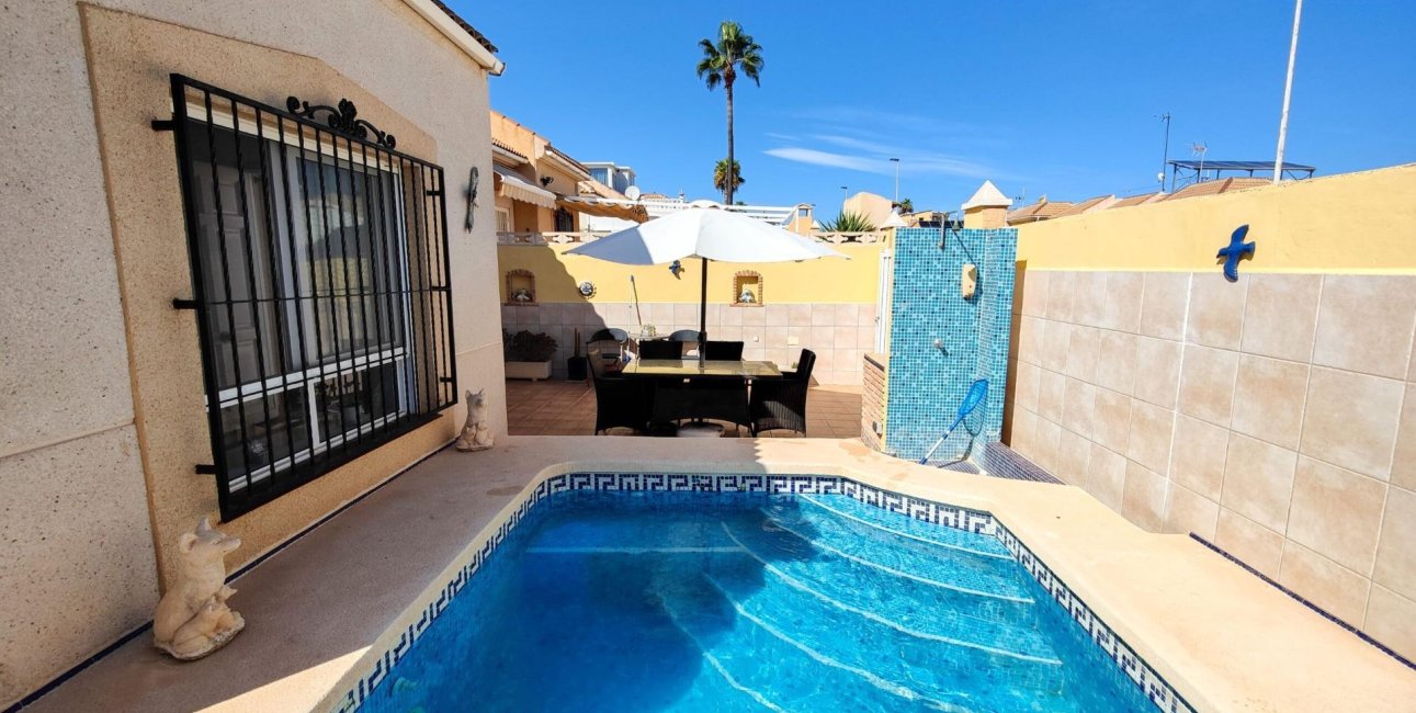 Resale - Villa -
Torrevieja - Los Frutales