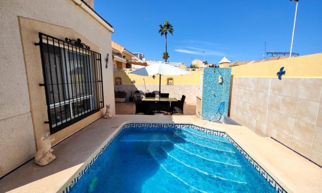 Resale - Villa -
Torrevieja - Los Frutales