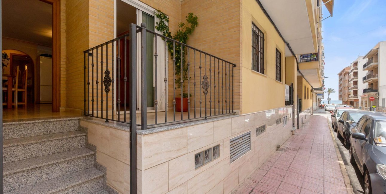 Resale - Apartment / flat -
Torrevieja - Playa del cura