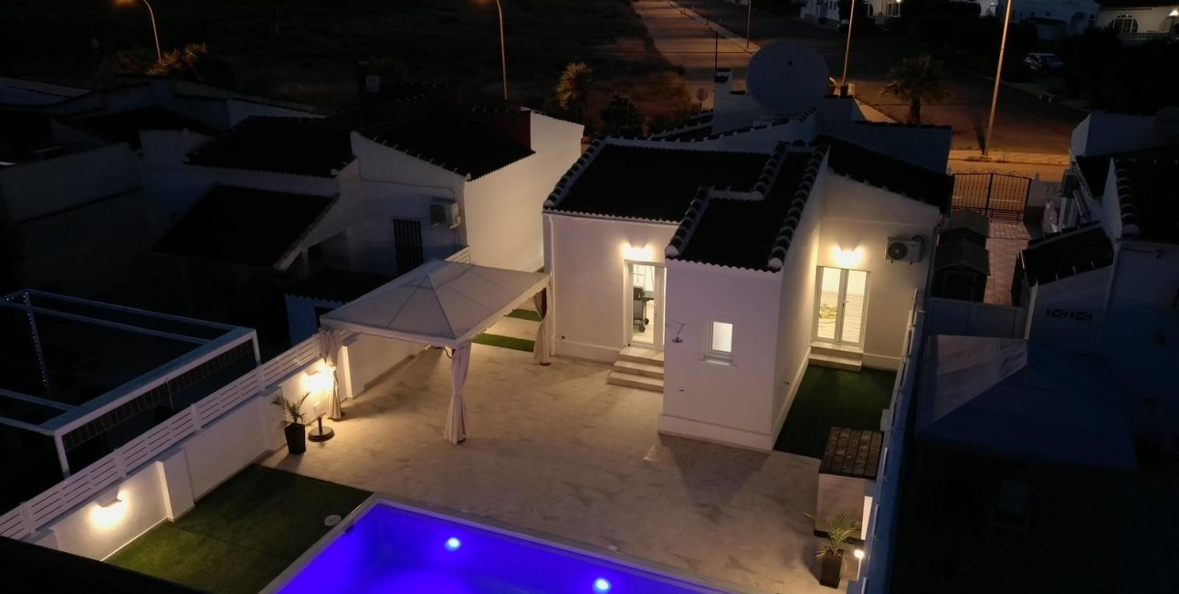 Resale - Villa -
Torrevieja - San luis