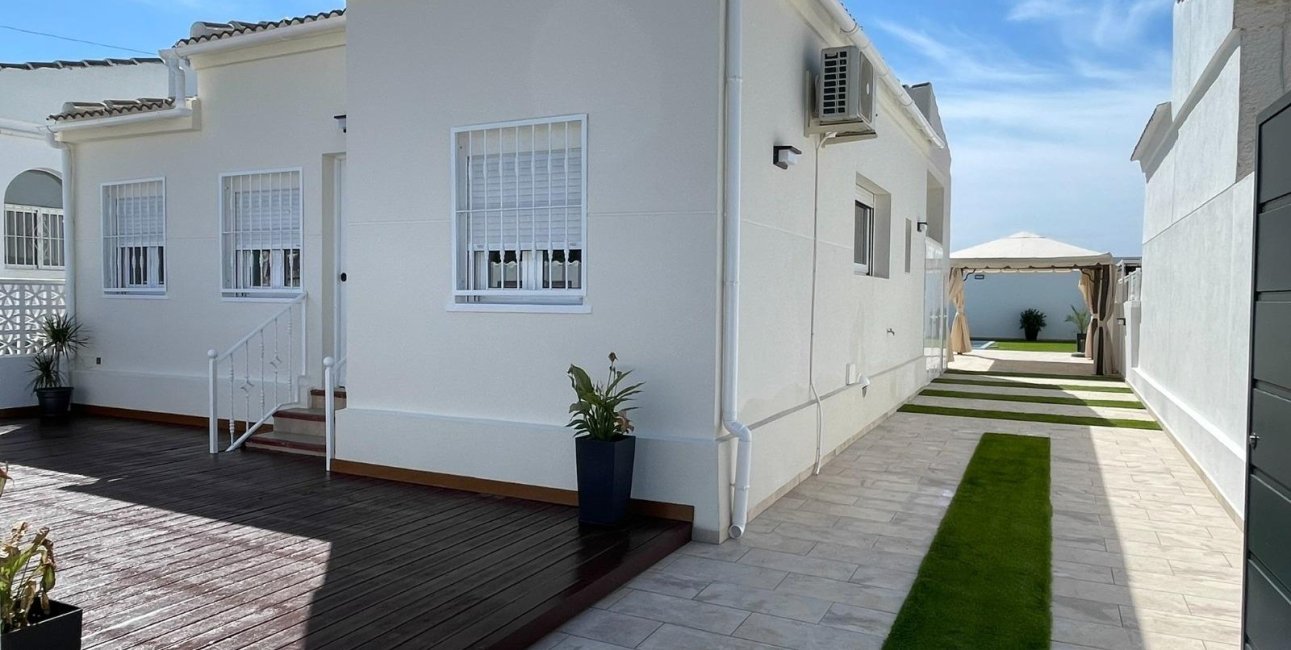 Resale - Villa -
Torrevieja - San luis