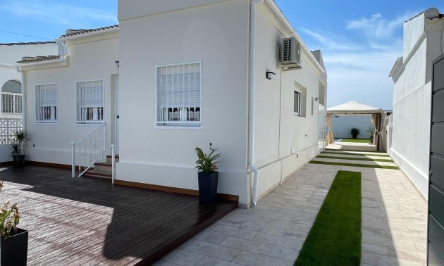 Resale - Villa -
Torrevieja - San luis