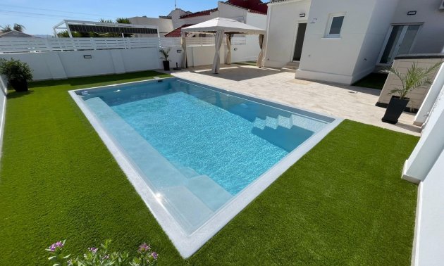 Resale - Villa -
Torrevieja - San luis