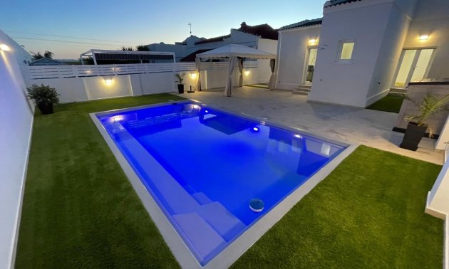 Resale - Villa -
Torrevieja - San luis