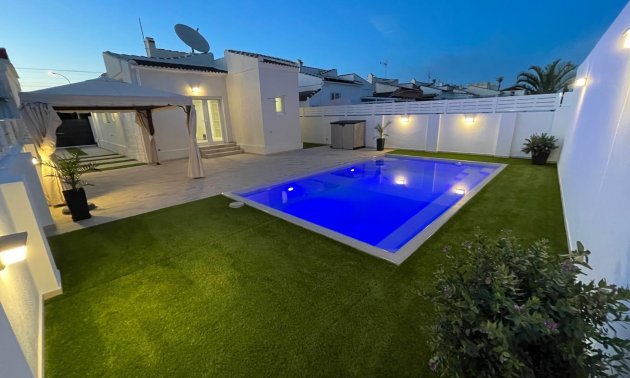 Resale - Villa -
Torrevieja - San luis