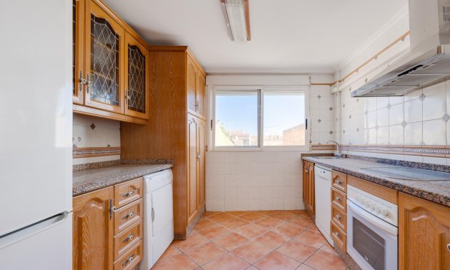 Resale - Apartment / flat -
Torrevieja - Centro