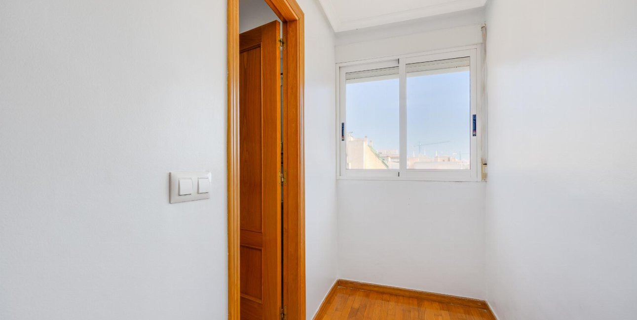 Resale - Apartment / flat -
Torrevieja - Centro