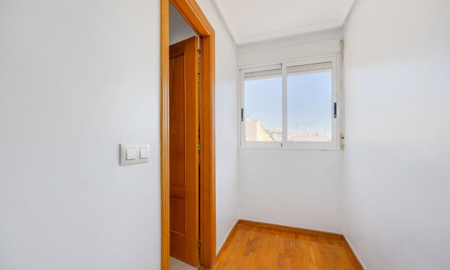 Resale - Apartment / flat -
Torrevieja - Centro