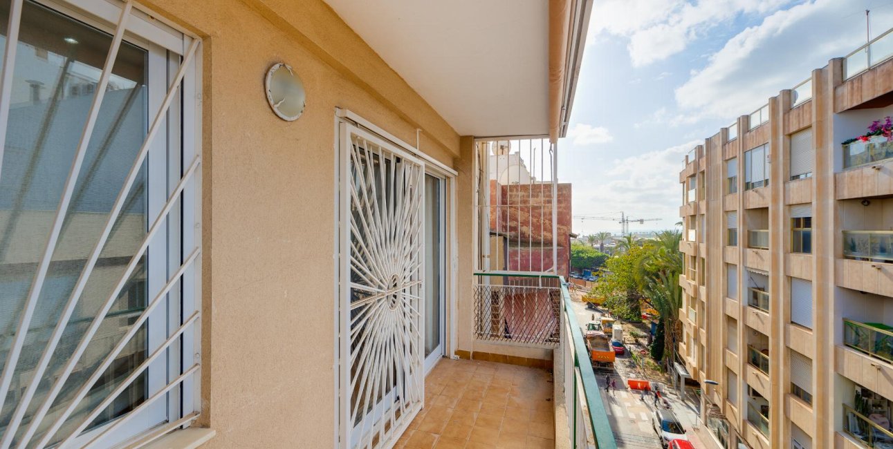 Resale - Apartment / flat -
Torrevieja - Centro