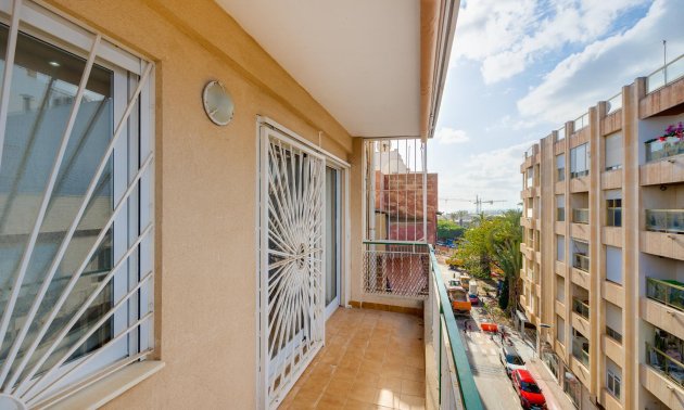 Resale - Apartment / flat -
Torrevieja - Centro