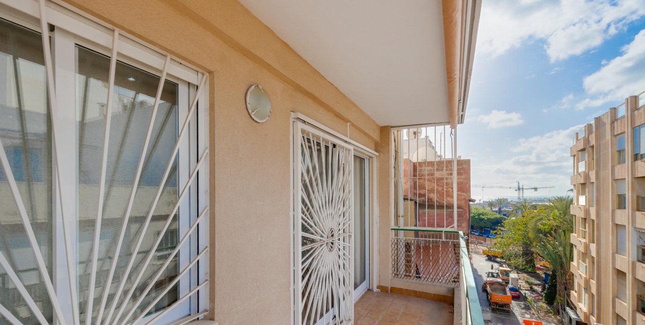 Resale - Apartment / flat -
Torrevieja - Centro