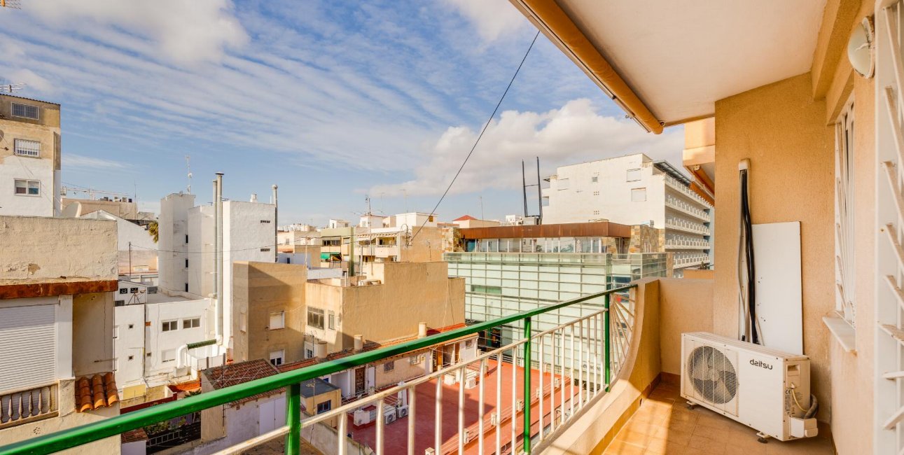 Resale - Apartment / flat -
Torrevieja - Centro