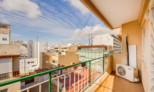 Resale - Apartment / flat -
Torrevieja - Centro