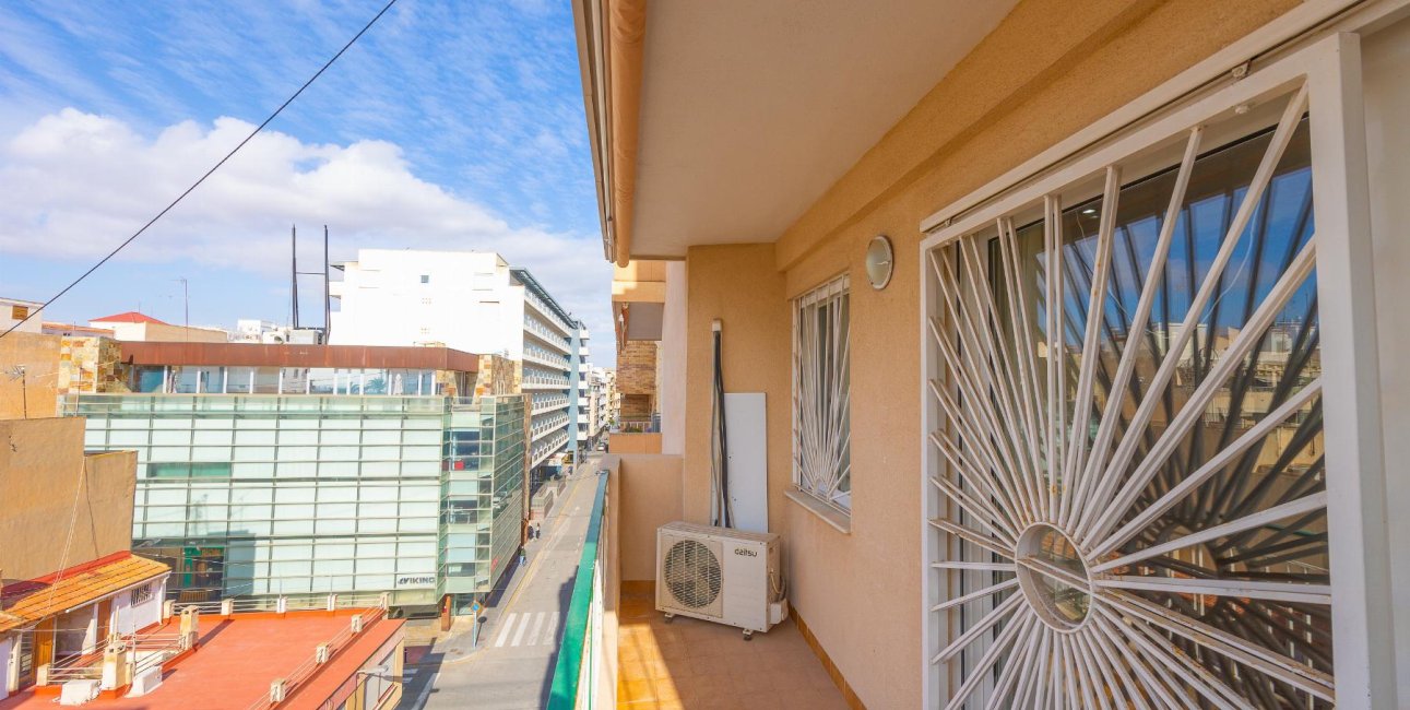 Resale - Apartment / flat -
Torrevieja - Centro