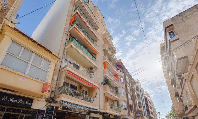 Resale - Apartment / flat -
Torrevieja - Centro