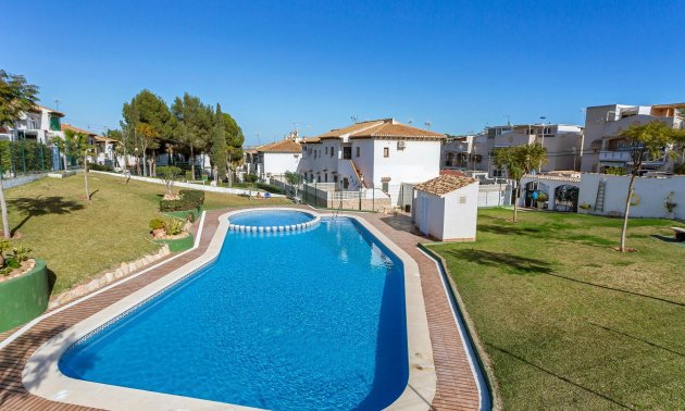 Resale - Bungalow -
Torrevieja - Lago jardin