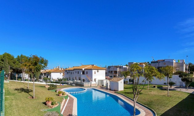 Resale - Bungalow -
Torrevieja - Lago jardin