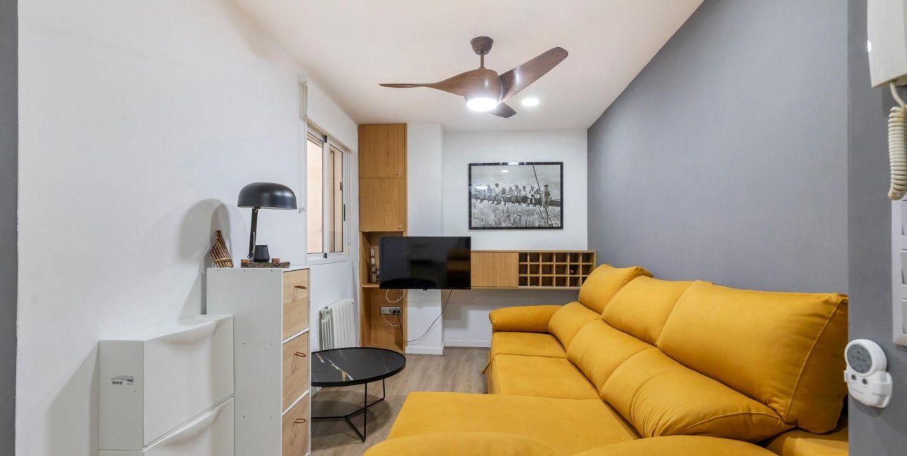 Resale - Apartment / flat -
Torrevieja - Centro