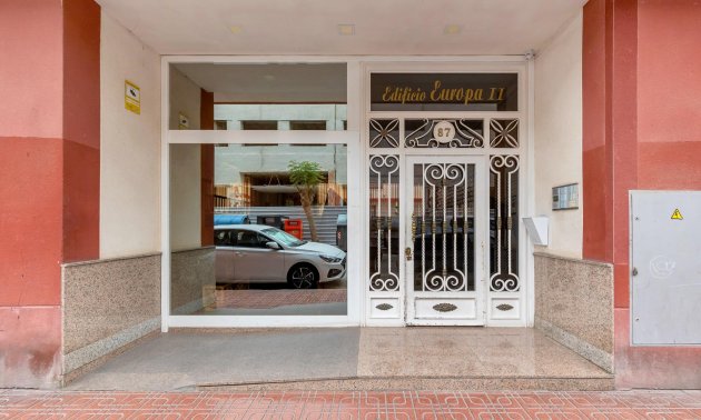 Resale - Apartment / flat -
Torrevieja - Centro