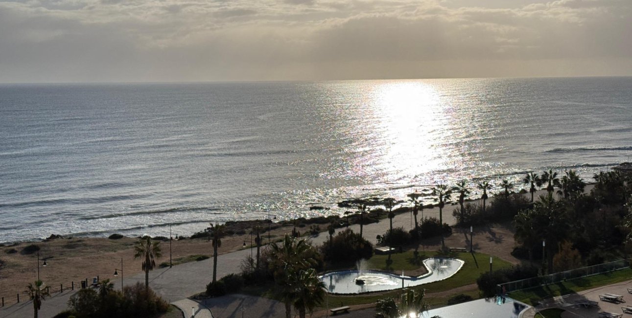 Resale - Apartment / flat -
Torrevieja - Punta prima