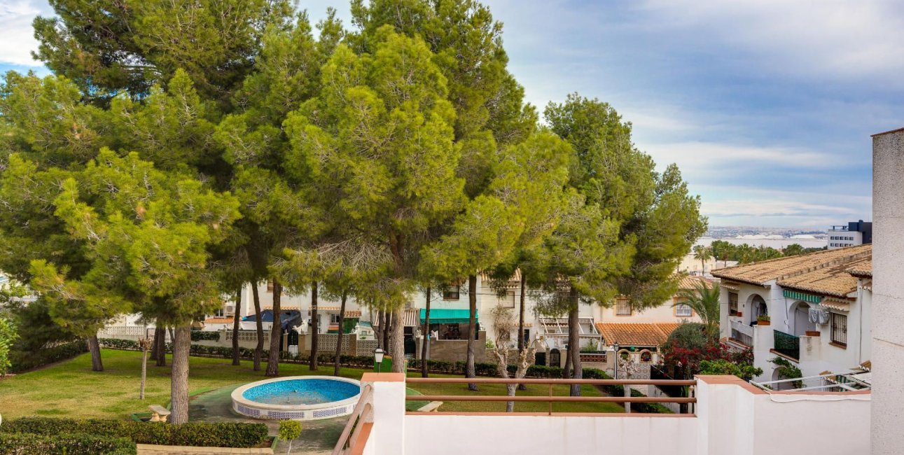 Rynek wtórny - Kamienica -
Torrevieja - Los balcones