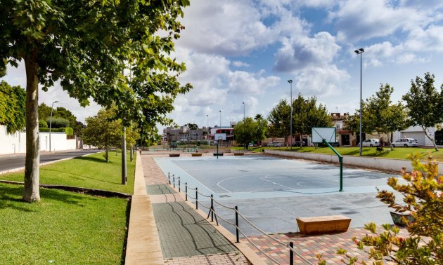 Rynek wtórny - Kamienica -
Torrevieja - Los balcones