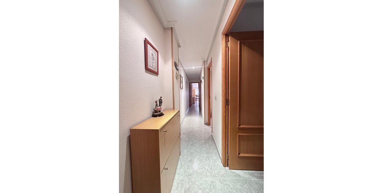 Resale - Apartment / flat -
Torrevieja - Playa del Cura