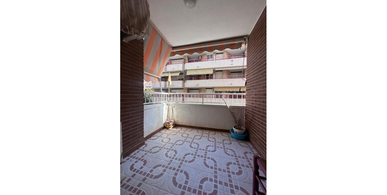 Resale - Apartment / flat -
Torrevieja - Playa del Cura