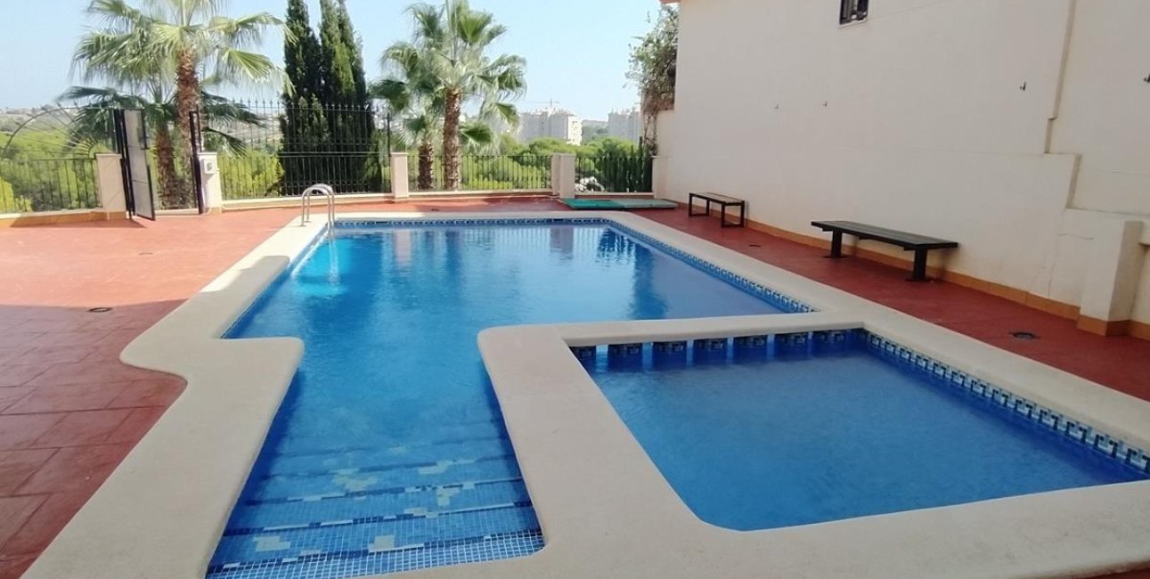 Resale - Townhouse -
Orihuela Costa - Campoamor