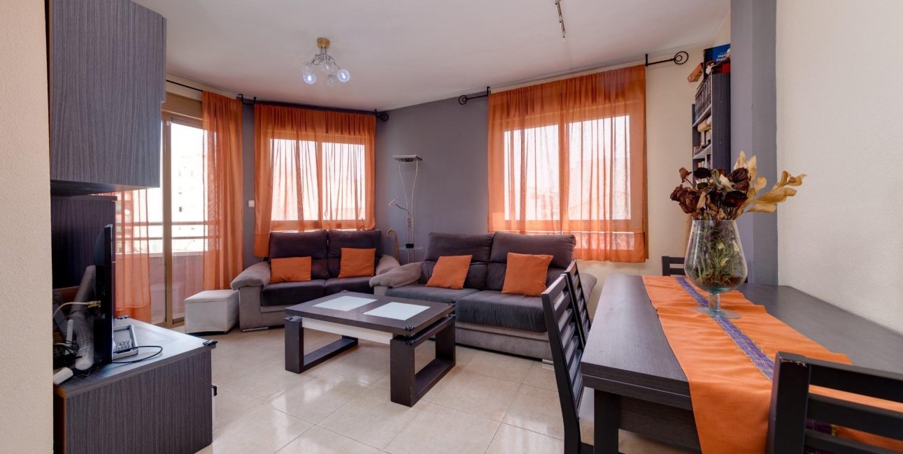 Resale - Apartment / flat -
Torrevieja - Centro