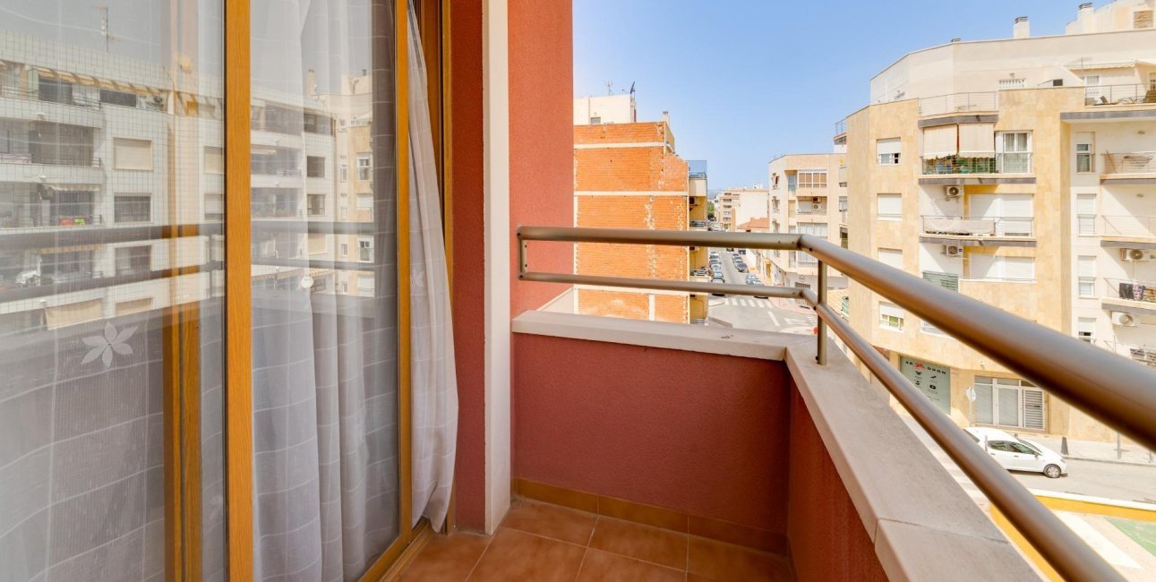 Resale - Apartment / flat -
Torrevieja - Centro