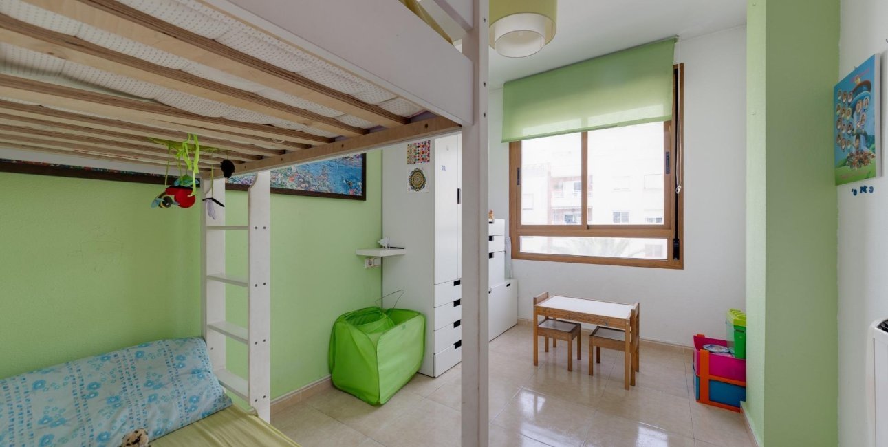 Resale - Apartment / flat -
Torrevieja - Centro