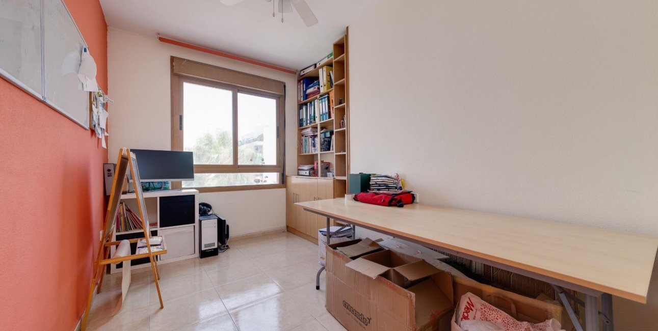 Resale - Apartment / flat -
Torrevieja - Centro