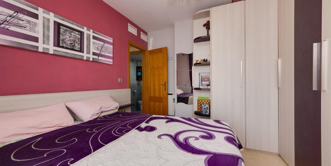 Resale - Apartment / flat -
Torrevieja - Centro