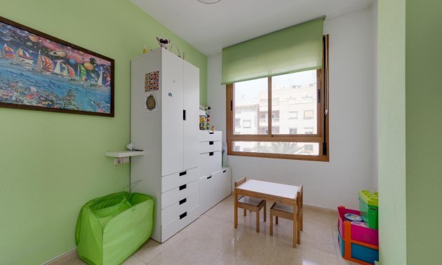 Resale - Apartment / flat -
Torrevieja - Centro